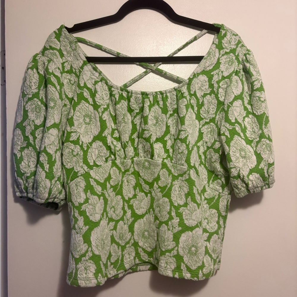 Suzy Shier Green and White Crop Puff Sleeve Blouse
